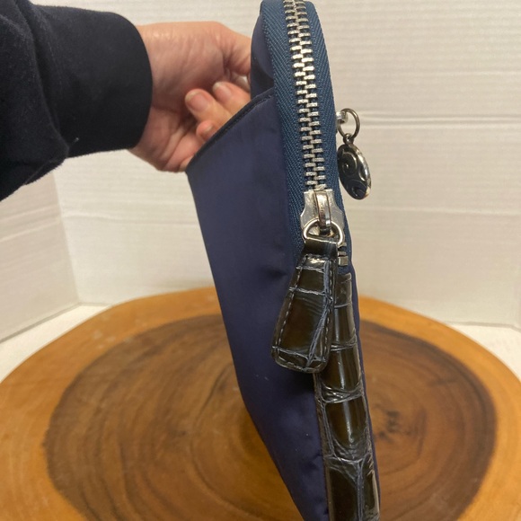 Brighton IPAD Zippered Pocketed Case - Picture 4 of 12